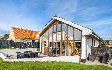 Talida - 500M from the Sea: Meubilair, Hout, Interieur Ontwerp, Flooring, Verdieping, Stoel, Kamer, Plafond, Woonkamer, Appartement