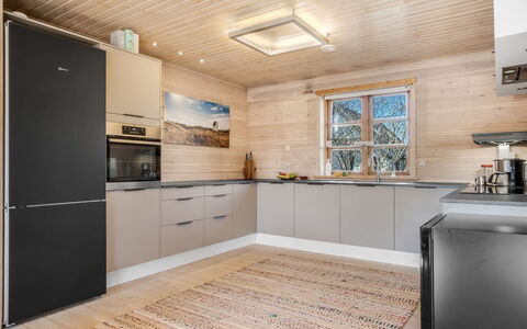 Uolevi - 1.1Km from the Sea: Keuken, Hout, Flooring, Toestel Van De Keuken, Major Appliance, Countertop, Plafond, Interieur Ontwerp, Houten Vloer, Verdieping