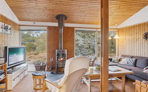 Sarita - 200M from the Sea: Interieur Ontwerp, Flooring, Meubilair, Hout, Plafond, Verdieping, Kamer, Woonkamer, Verlichting, Lichte Inrichting