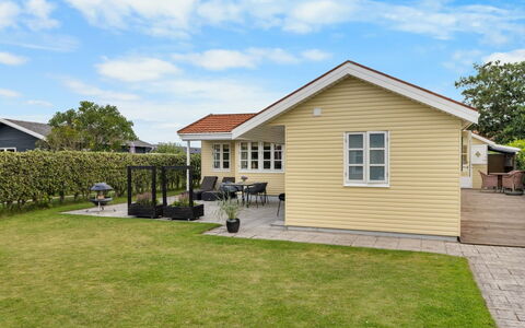 Lenya - 60M from the Sea: Blauw, Verblijf, Huis, Huis, Boerderij, Landgoed, Siding