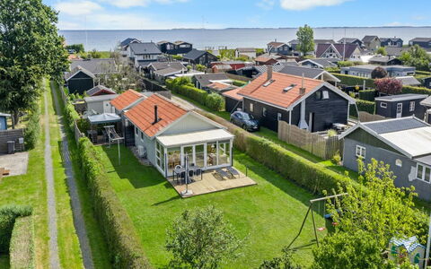 Edeltraud - 100M from the Sea: Meubilair, Hout, Interieur Ontwerp, Flooring, Verdieping, Stoel, Kamer, Plafond, Woonkamer, Appartement