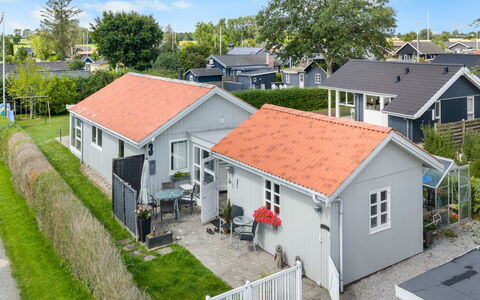 Edeltraud - 100M from the Sea: Meubilair, Hout, Interieur Ontwerp, Flooring, Verdieping, Stoel, Kamer, Plafond, Woonkamer, Appartement