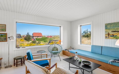 Sointu - 300M from the Sea: Meubilair, Stoel, Keuken En Eettafel, Koffietafel, Hardwood, Bankstel, Eco Hotel, Woonkamer, Kamerplant