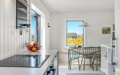 Sointu - 300M from the Sea: Keuken, Hout, Interieur Ontwerp, Countertop, Flooring, Plafond, Huis, Toestel Van De Keuken, Lichte Inrichting, Major Appliance