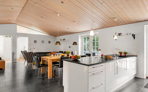 Sod - 3.2Km from the Sea: Hout, Plafond, Flooring, Interieur Ontwerp, Lichte Inrichting, Verdieping, Verlichting, Meubilair, Countertop, Keuken