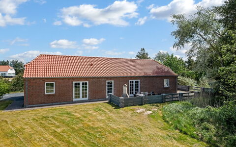 Sod - 3.2Km from the Sea: Meubilair, Hout, Interieur Ontwerp, Flooring, Verdieping, Stoel, Kamer, Plafond, Woonkamer, Appartement