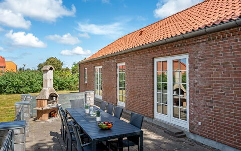Sod - 3.2Km from the Sea: Meubilair, Hout, Interieur Ontwerp, Flooring, Verdieping, Stoel, Kamer, Plafond, Woonkamer, Appartement