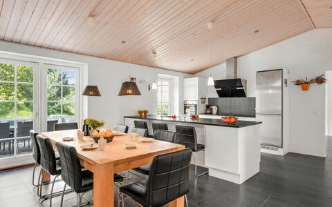 Sod - 3.2Km from the Sea: Meubilair, Hout, Interieur Ontwerp, Flooring, Verdieping, Stoel, Kamer, Plafond, Woonkamer, Appartement