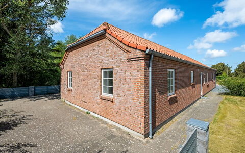 Sod - 3.2Km from the Sea: Meubilair, Hout, Interieur Ontwerp, Flooring, Verdieping, Stoel, Kamer, Plafond, Woonkamer, Appartement