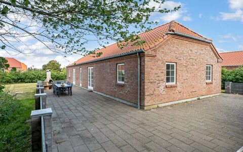Sod - 3.2Km from the Sea: Meubilair, Hout, Interieur Ontwerp, Flooring, Verdieping, Stoel, Kamer, Plafond, Woonkamer, Appartement