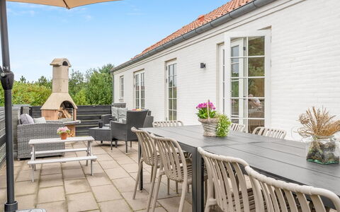 Marjatta - 3.2Km from the Sea: Meubilair, Hout, Interieur Ontwerp, Flooring, Verdieping, Stoel, Kamer, Plafond, Woonkamer, Appartement