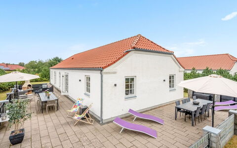 Marjatta - 3.2Km from the Sea: Meubilair, Hout, Interieur Ontwerp, Flooring, Verdieping, Stoel, Kamer, Plafond, Woonkamer, Appartement