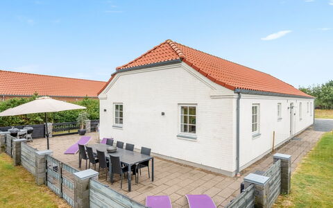 Marjatta - 3.2Km from the Sea: Meubilair, Hout, Interieur Ontwerp, Flooring, Verdieping, Stoel, Kamer, Plafond, Woonkamer, Appartement