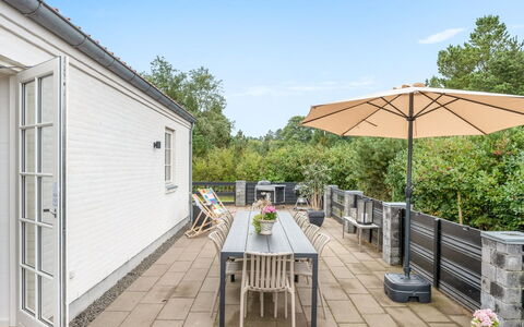 Marjatta - 3.2Km from the Sea: Meubilair, Hout, Interieur Ontwerp, Flooring, Verdieping, Stoel, Kamer, Plafond, Woonkamer, Appartement