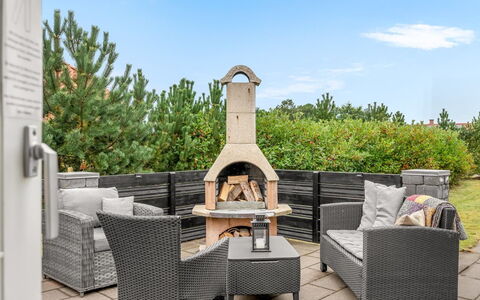 Marjatta - 3.2Km from the Sea: Meubilair, Hout, Interieur Ontwerp, Flooring, Verdieping, Stoel, Kamer, Plafond, Woonkamer, Appartement