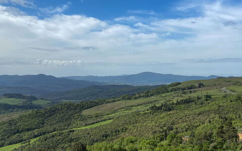 Podere Sant'Antonio: Lucht, Bergachtig Landvormen, Berg, Heuvel, Natuur, Natuurlijke Omgeving, Vegetation, Wolk, Horizon, Natuurlijk Landschap
