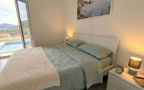 Posada 10: Meubilair, Slaapkamer, Interieur Ontwerp, Bed, Verdieping, Flooring, Kamer, Laken, Bedding, Verlichting