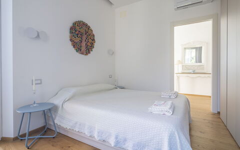 La Casa di Martina, Amazing Seaview: Interieur Ontwerp, Muur, Slaapkamer, Verdieping, Bed, Hout, Flooring, Meubilair, Plafond, Laken