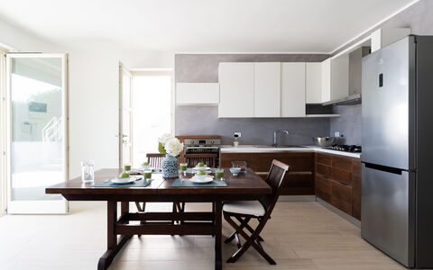 Il Respiro del Mare: Meubilair, Interieur Ontwerp, Flooring, Stoel, Tafel, Hout, Cabinetry, Keuken En Eettafel, Keuken, Verdieping