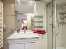 Staybrienz Apartment