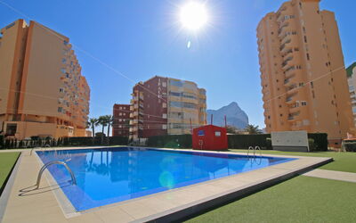 Calpe Calp 842: Water, Gebouw, Lucht, Dag, Eigendom, Fabriek, Licht, Zwembad, Venster, Stedelijk Ontwerp