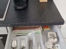 Kernsaniertes Apartment in Ruhiger und Zentraler l