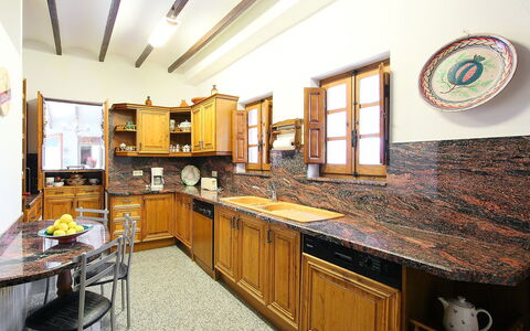 Baile del Sol: Countertop, Eigendom, Kamer, Meubilair, Keuken, Cabinetry, Gebouw, Interieur Ontwerp, Geel, Onroerend Goed