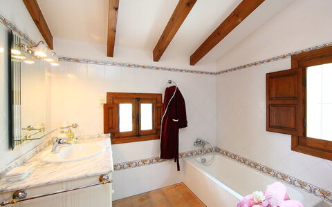 Baile del Sol: Kamer, Eigendom, Gebouw, Plafond, Interieur Ontwerp, Badkamer, Huis, Meubilair, Verdieping, Onroerend Goed