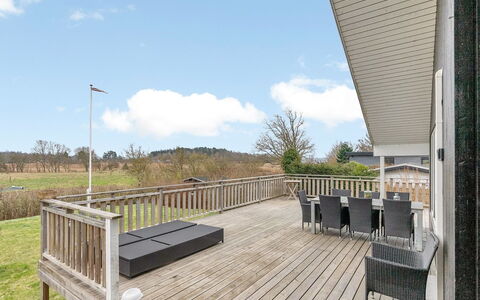 Filisha - 200M from the Sea: Hout, Veranda, Houten Vloer, Dek, Hardwood, Leuning, Balkon, Huis, Plank, Beits