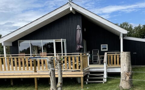 Filisha - 200M from the Sea: Veranda, Verblijf, Huis, Toevlucht, Hardwood, Dek, Plank, Schaduw, Landgoed, Eco Hotel