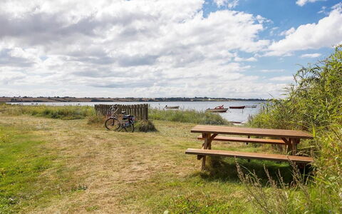 Filisha - 200M from the Sea: Lucht, Water, Zwemwater, Gras, Natuurlijk Landschap, Grasland, Ecoregio, Horizon, Bank, Kust En Oceanic Landvormen
