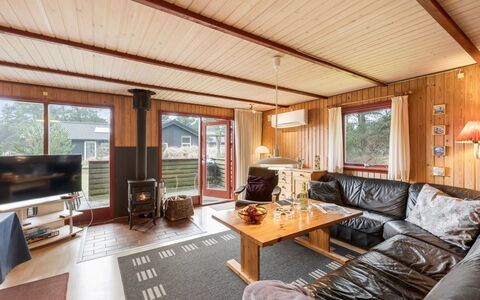 Samine - 1.2Km from the Sea: Huis, Dak, Huis, Deur, Verblijf, Schaduw, Tuin, Groundcover, Veranda, Werf