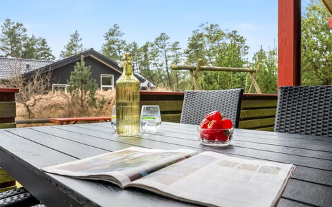 Samine - 1.2Km from the Sea: Huis, Dak, Huis, Deur, Verblijf, Schaduw, Tuin, Groundcover, Veranda, Werf