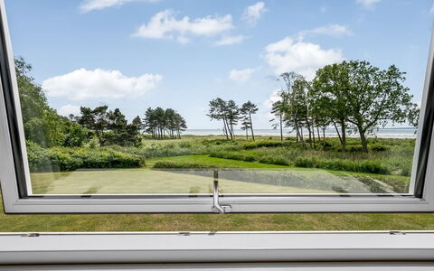 Ellanora - 50M from the Sea: Zwembad, Buitenmeubels, Meubilair, Toevlucht, Flagstone, Eco Hotel, Schaduw, Stoel, Vrije Tijd, Landgoed