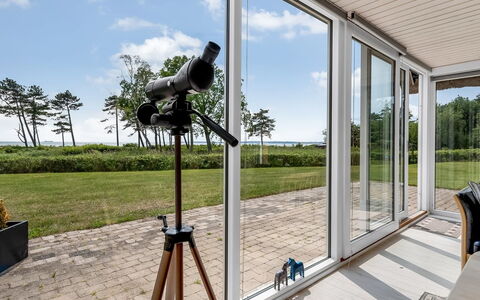 Ellanora - 50M from the Sea: Zwembad, Buitenmeubels, Meubilair, Toevlucht, Flagstone, Eco Hotel, Schaduw, Stoel, Vrije Tijd, Landgoed