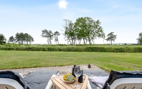 Ellanora - 50M from the Sea: Zwembad, Buitenmeubels, Meubilair, Toevlucht, Flagstone, Eco Hotel, Schaduw, Stoel, Vrije Tijd, Landgoed