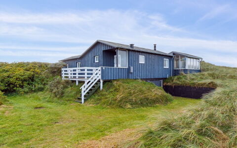 Pihla - 150M from the Sea: Meubilair, Buitenmeubels, Tableware, Tafel, Drinkware, Stoel, Buitentafel, Voedsel, Fles