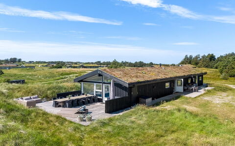 Virpi - 1.1Km from the Sea: Meubilair, Hout, Interieur Ontwerp, Flooring, Verdieping, Stoel, Kamer, Plafond, Woonkamer, Appartement