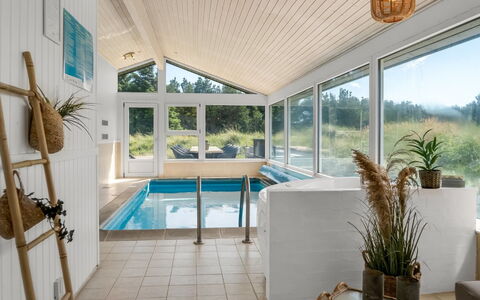 Virpi - 1.1Km from the Sea: Meubilair, Hout, Interieur Ontwerp, Flooring, Verdieping, Stoel, Kamer, Plafond, Woonkamer, Appartement