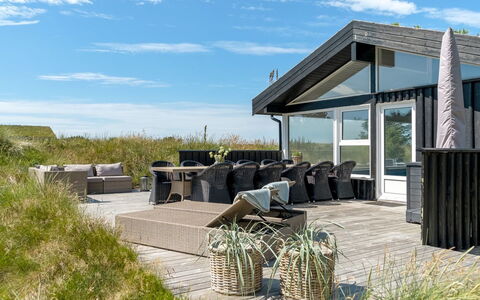 Virpi - 1.1Km from the Sea: Meubilair, Hout, Interieur Ontwerp, Flooring, Verdieping, Stoel, Kamer, Plafond, Woonkamer, Appartement