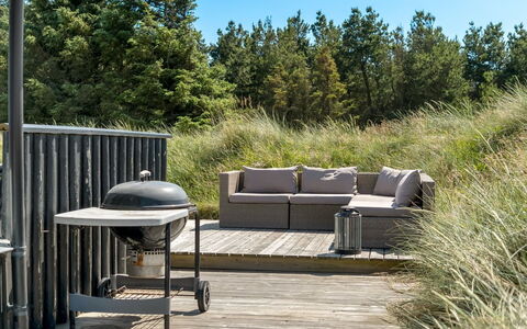 Virpi - 1.1Km from the Sea: Meubilair, Hout, Interieur Ontwerp, Flooring, Verdieping, Stoel, Kamer, Plafond, Woonkamer, Appartement