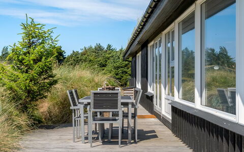 Virpi - 1.1Km from the Sea: Meubilair, Hout, Interieur Ontwerp, Flooring, Verdieping, Stoel, Kamer, Plafond, Woonkamer, Appartement