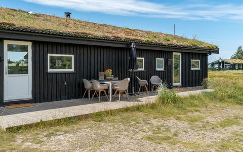 Virpi - 1.1Km from the Sea: Meubilair, Hout, Interieur Ontwerp, Flooring, Verdieping, Stoel, Kamer, Plafond, Woonkamer, Appartement