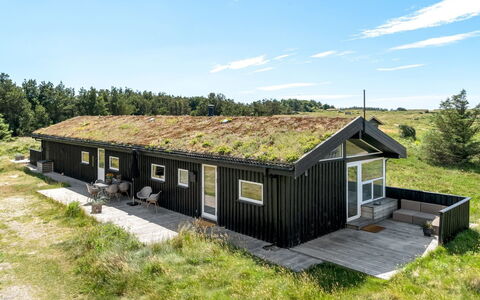Virpi - 1.1Km from the Sea: Meubilair, Hout, Interieur Ontwerp, Flooring, Verdieping, Stoel, Kamer, Plafond, Woonkamer, Appartement