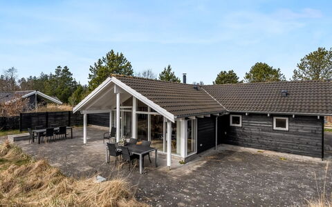 Botwith - 2.8Km from the Sea: Meubilair, Hout, Interieur Ontwerp, Flooring, Verdieping, Stoel, Kamer, Plafond, Woonkamer, Appartement