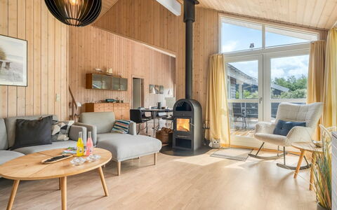 Alisa - 1.9Km from the Sea: Hout, Interieur Ontwerp, Flooring, Plafond, Verdieping, Woonkamer, Houten Vloer, Kamer, Meubilair, Hardwood