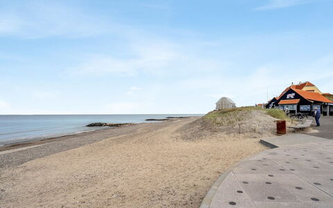 Annrike - 900M from the Sea: Meubilair, Hout, Interieur Ontwerp, Flooring, Verdieping, Stoel, Kamer, Plafond, Woonkamer, Appartement