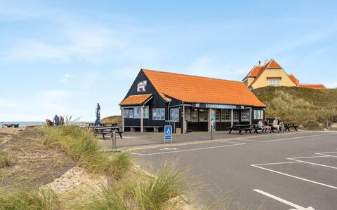 Annrike - 900M from the Sea: Meubilair, Hout, Interieur Ontwerp, Flooring, Verdieping, Stoel, Kamer, Plafond, Woonkamer, Appartement