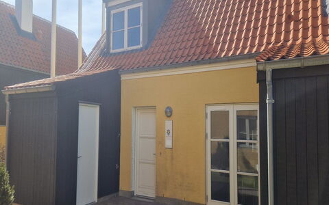 Annrike - 900M from the Sea: Meubilair, Hout, Interieur Ontwerp, Flooring, Verdieping, Stoel, Kamer, Plafond, Woonkamer, Appartement
