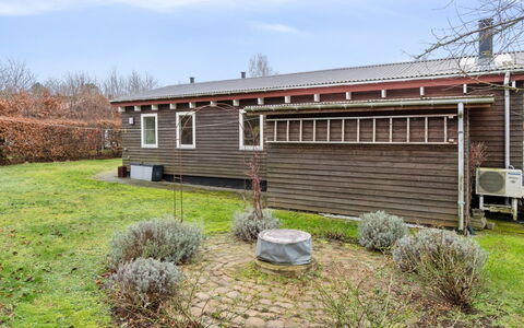 Selinda - 250M from the Sea: Hout, Siding, Dak, Huis, Struik, Huis, Verblijf, Deur, Groundcover, Tuin